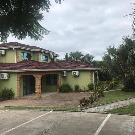 סודוואנה ביי Sodwana Road Holiday Lodge מראה חיצוני תמונה